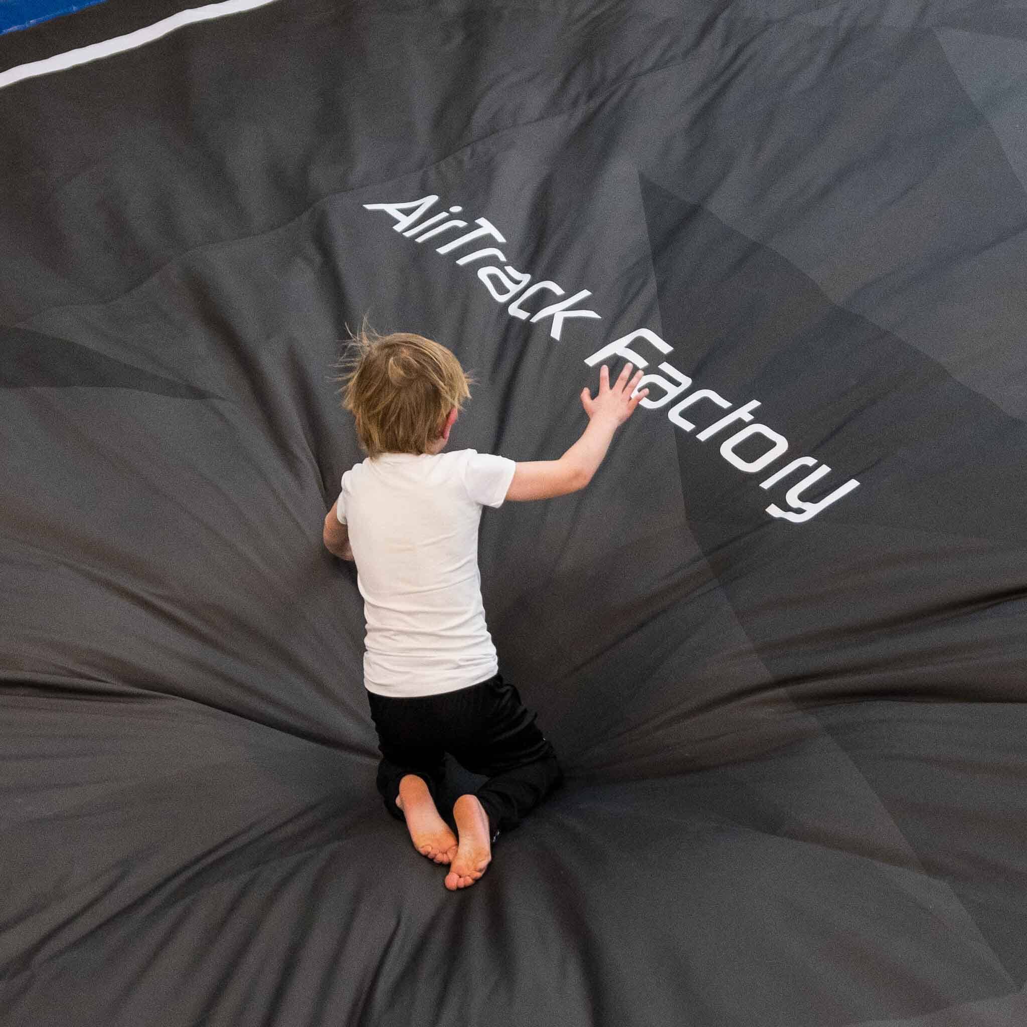 Children landing on the AirBag T