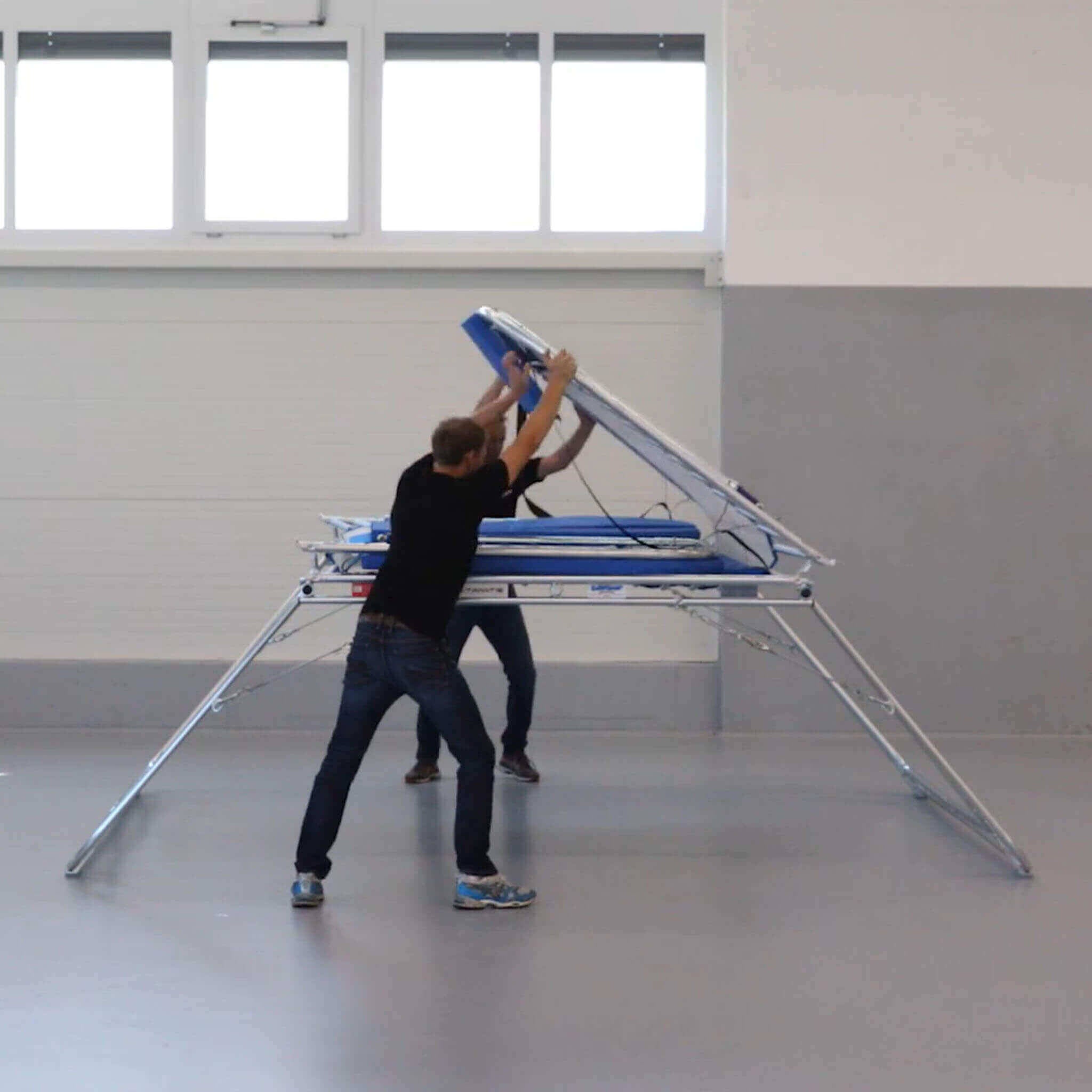 Unfolding trampoline in a manual handling course